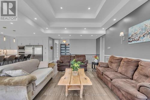 389 Concession 4 Road, Haldimand, ON - Indoor Photo Showing Living Room