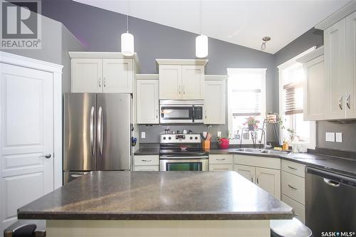 1118 Paton Lane, Saskatoon, SK - Indoor Photo Showing Kitchen With Double Sink With Upgraded Kitchen