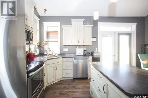 1118 Paton Lane, Saskatoon, SK - Indoor Photo Showing Kitchen With Double Sink