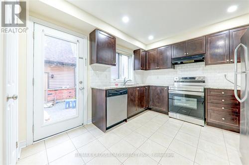 19 Kawneer Terrace, Toronto, ON - Indoor Photo Showing Kitchen