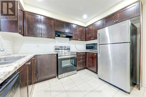 19 Kawneer Terrace, Toronto, ON - Indoor Photo Showing Kitchen