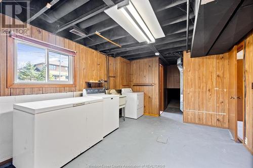 5810 Ninth Street, Lasalle, ON - Indoor Photo Showing Laundry Room