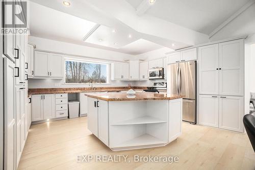 6974 Bank Street, Ottawa, ON - Indoor Photo Showing Kitchen With Upgraded Kitchen