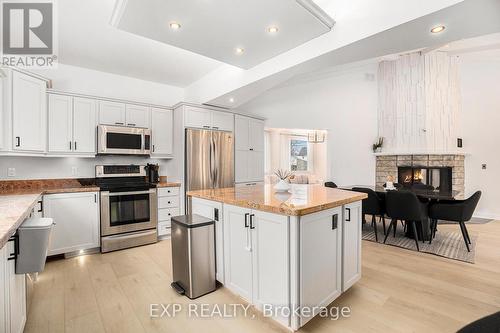 6974 Bank Street, Ottawa, ON - Indoor Photo Showing Kitchen With Stainless Steel Kitchen With Upgraded Kitchen