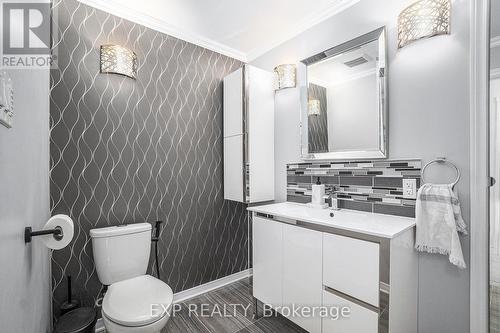 6974 Bank Street, Ottawa, ON - Indoor Photo Showing Bathroom