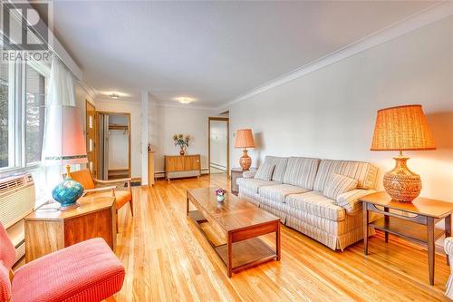 1191 Echo Road, Sarnia, ON - Indoor Photo Showing Living Room