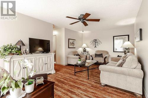 89 Pine St # 301, Sault Ste Marie, ON - Indoor Photo Showing Living Room