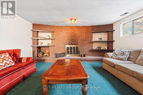 123 Prince Edward Street, Brighton, ON - Indoor Photo Showing Living Room