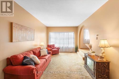 123 Prince Edward Street, Brighton, ON - Indoor Photo Showing Living Room