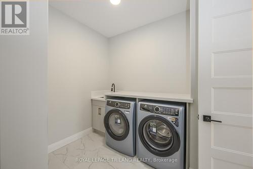 4225 Green Bend, London, ON - Indoor Photo Showing Laundry Room