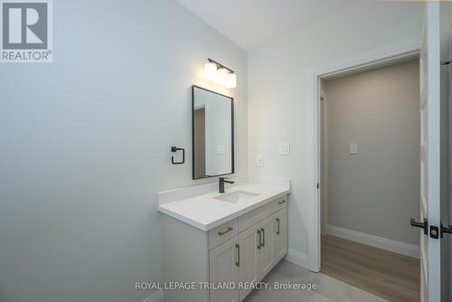 4225 Green Bend, London, ON - Indoor Photo Showing Bathroom