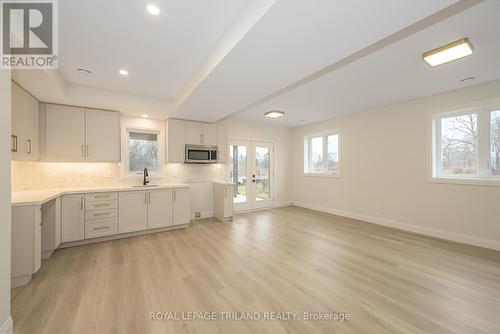 4225 Green Bend, London, ON - Indoor Photo Showing Kitchen