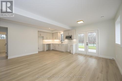 4225 Green Bend, London, ON - Indoor Photo Showing Kitchen