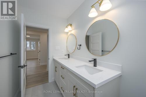 4225 Green Bend, London, ON - Indoor Photo Showing Bathroom