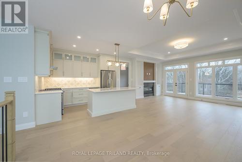 4225 Green Bend, London, ON - Indoor Photo Showing Kitchen With Upgraded Kitchen