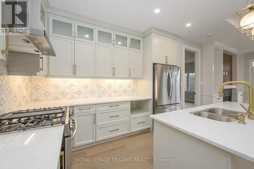 4225 Green Bend, London, ON - Indoor Photo Showing Kitchen With Double Sink