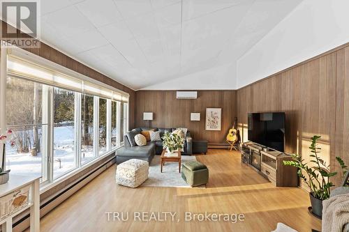 5903 Piperville Road, Ottawa, ON - Indoor Photo Showing Living Room