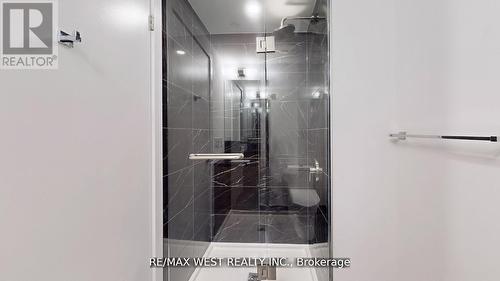 1023 - 1100 Sheppard Avenue W, Toronto, ON - Indoor Photo Showing Bathroom