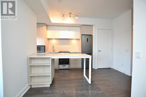 1003 - 70 Annie Craig Drive, Toronto, ON - Indoor Photo Showing Kitchen