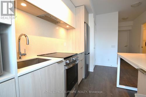 1003 - 70 Annie Craig Drive, Toronto, ON - Indoor Photo Showing Kitchen