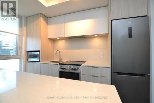 1003 - 70 Annie Craig Drive, Toronto, ON - Indoor Photo Showing Kitchen