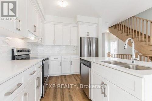 23 Bayberry Lane, Hamilton, ON - Indoor Photo Showing Kitchen With Double Sink With Upgraded Kitchen