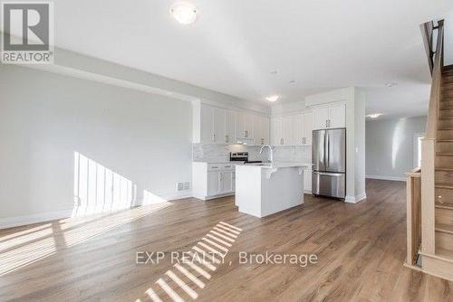 23 Bayberry Lane, Hamilton, ON - Indoor Photo Showing Kitchen