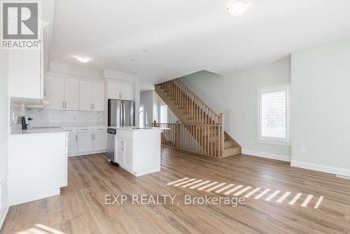 23 Bayberry Lane, Hamilton, ON - Indoor Photo Showing Kitchen