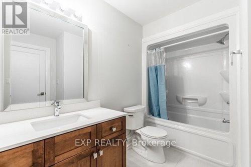 23 Bayberry Lane, Hamilton, ON - Indoor Photo Showing Bathroom