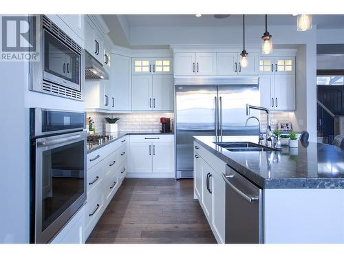 1373 Sladen Crescent, Kelowna, BC - Indoor Photo Showing Kitchen With Double Sink With Upgraded Kitchen