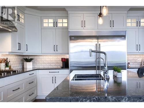 1373 Sladen Crescent, Kelowna, BC - Indoor Photo Showing Kitchen With Double Sink With Upgraded Kitchen