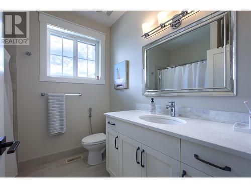 1373 Sladen Crescent, Kelowna, BC - Indoor Photo Showing Bathroom