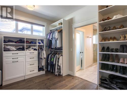 1373 Sladen Crescent, Kelowna, BC - Indoor With Storage