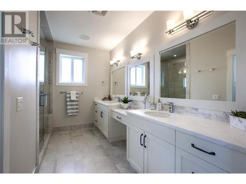 1373 Sladen Crescent, Kelowna, BC - Indoor Photo Showing Bathroom