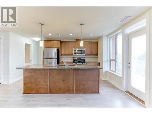 1160 Bernard Avenue Unit# 304, Kelowna, BC - Indoor Photo Showing Kitchen