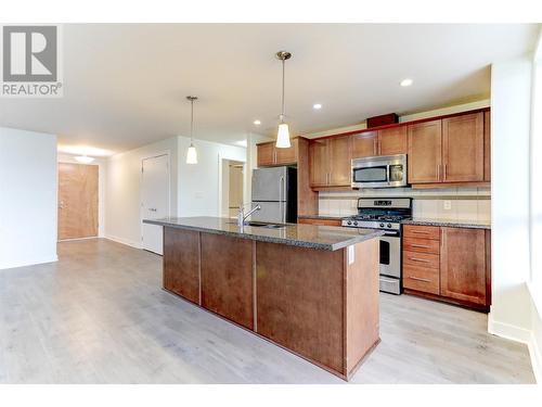 1160 Bernard Avenue Unit# 304, Kelowna, BC - Indoor Photo Showing Kitchen