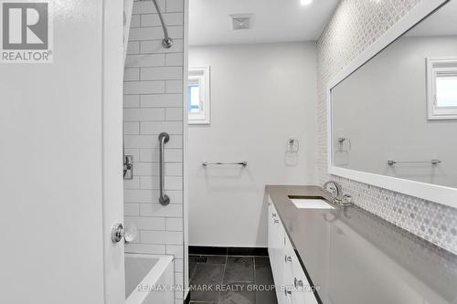 436 Mansfield Avenue, Ottawa, ON - Indoor Photo Showing Bathroom