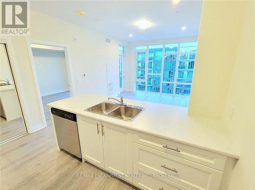 546 - 16 Concord Place, Grimsby, ON - Indoor Photo Showing Kitchen With Double Sink