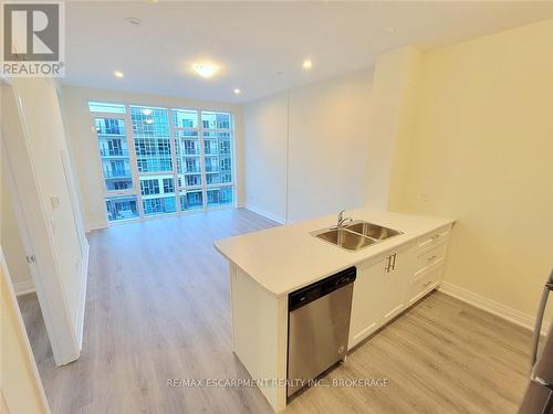 546 - 16 Concord Place, Grimsby, ON - Indoor Photo Showing Kitchen With Double Sink