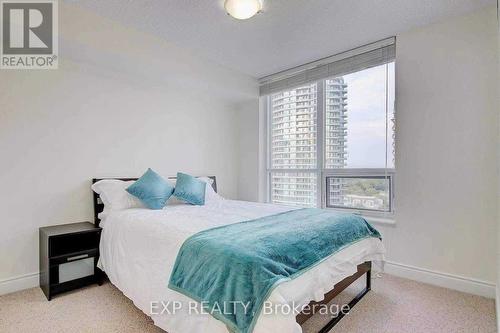 1322 - 500 Doris Avenue, Toronto, ON - Indoor Photo Showing Bedroom