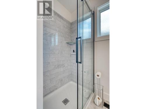 3951 Lakeside Road, Penticton, BC - Indoor Photo Showing Bathroom