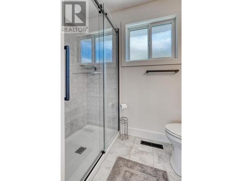 3951 Lakeside Road, Penticton, BC - Indoor Photo Showing Bathroom