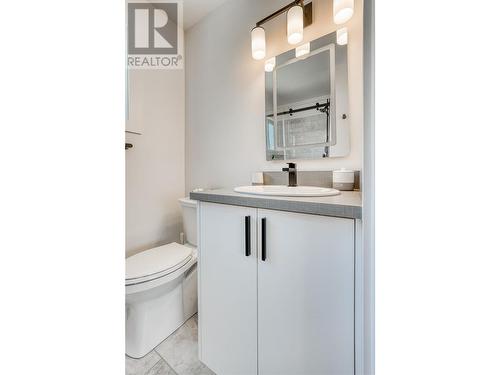 3951 Lakeside Road, Penticton, BC - Indoor Photo Showing Bathroom