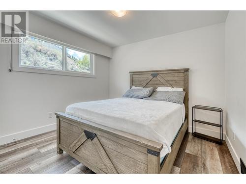 3951 Lakeside Road, Penticton, BC - Indoor Photo Showing Bedroom