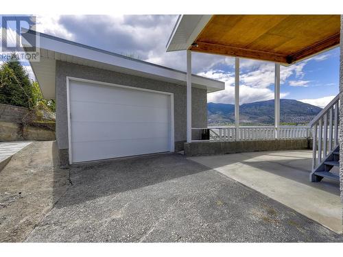 3951 Lakeside Road, Penticton, BC - Outdoor With Exterior