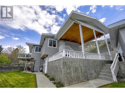 3951 Lakeside Road, Penticton, BC - Outdoor