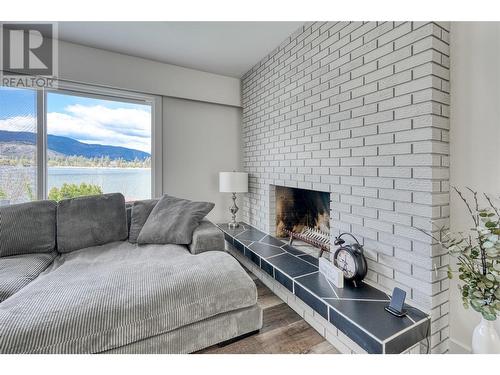 3951 Lakeside Road, Penticton, BC - Indoor Photo Showing Living Room With Fireplace