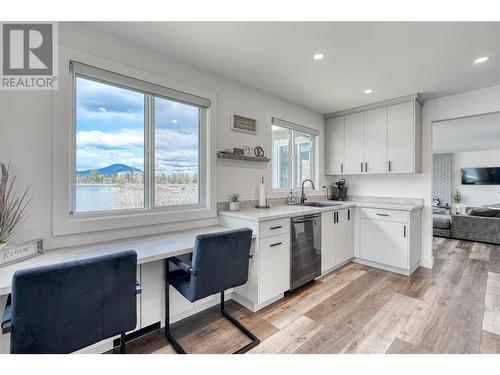 3951 Lakeside Road, Penticton, BC - Indoor Photo Showing Kitchen