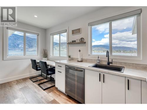 3951 Lakeside Road, Penticton, BC - Indoor Photo Showing Kitchen