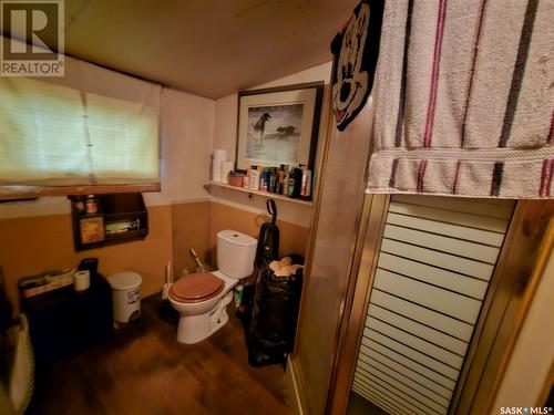 118 Warwick Street, Neville, SK - Indoor Photo Showing Bathroom